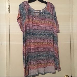 Avenue brand short sleeve top size 26/28 = 4X